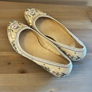 Two Lips Floral Embroidered Beige Kitten Heels